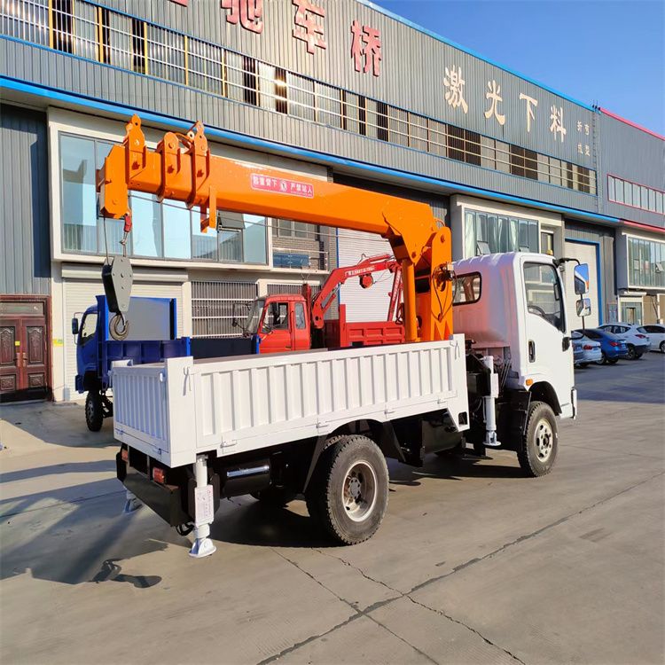 宁城县三轮随车吊定制 农用改装机自备吊中瑞长期出售